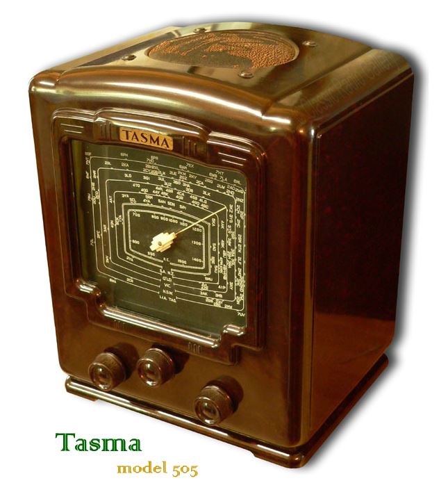 Australian Tasma Radio model 505, cabin scene top grille cloth, large front dial, bakelite, 1940