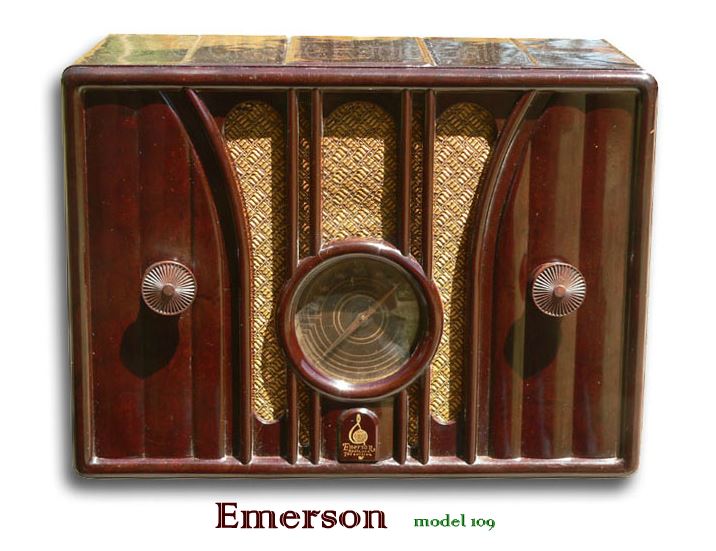 Emerson Radio model 109, brown bakelite