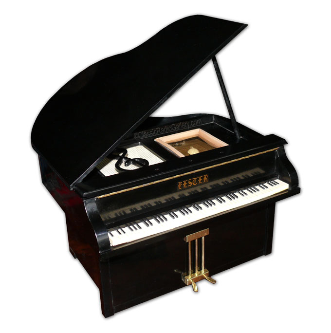 Black bakelite Lester Piano Radio 494
