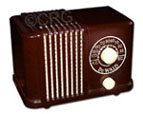 Dewald Radio model B401, brown bakelite midget