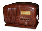 Truetone Radio model D1011, brown bakelite cabinet, pushbuttons, 1941